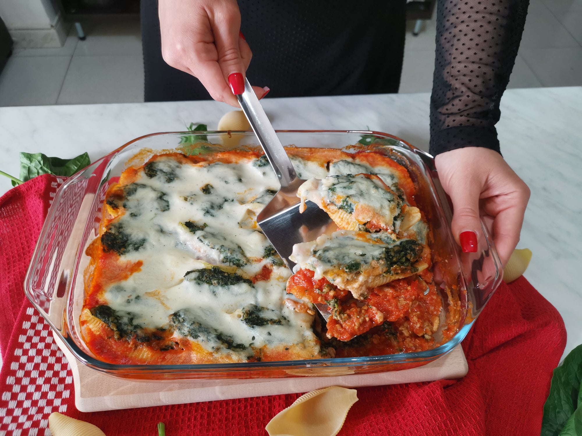 CONCHIGLIONI INTEGRALI RIPIENI CON CARNE TRITATA, RICOTTA E SPINACI