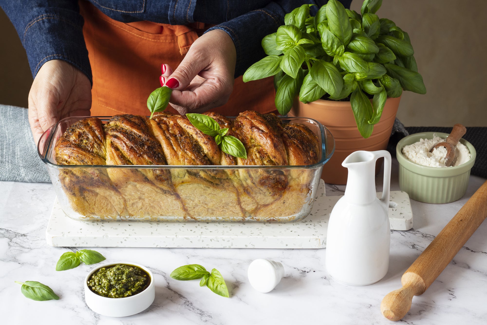 BRIOCHE INTRECCIATA AL PESTO