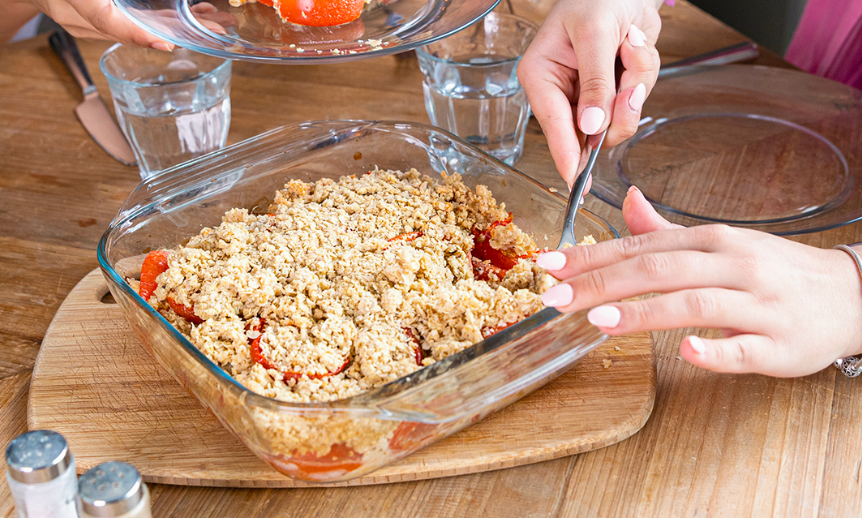 CRUMBLE FACILE DI POMODORI E FIOCCHI D’AVENA